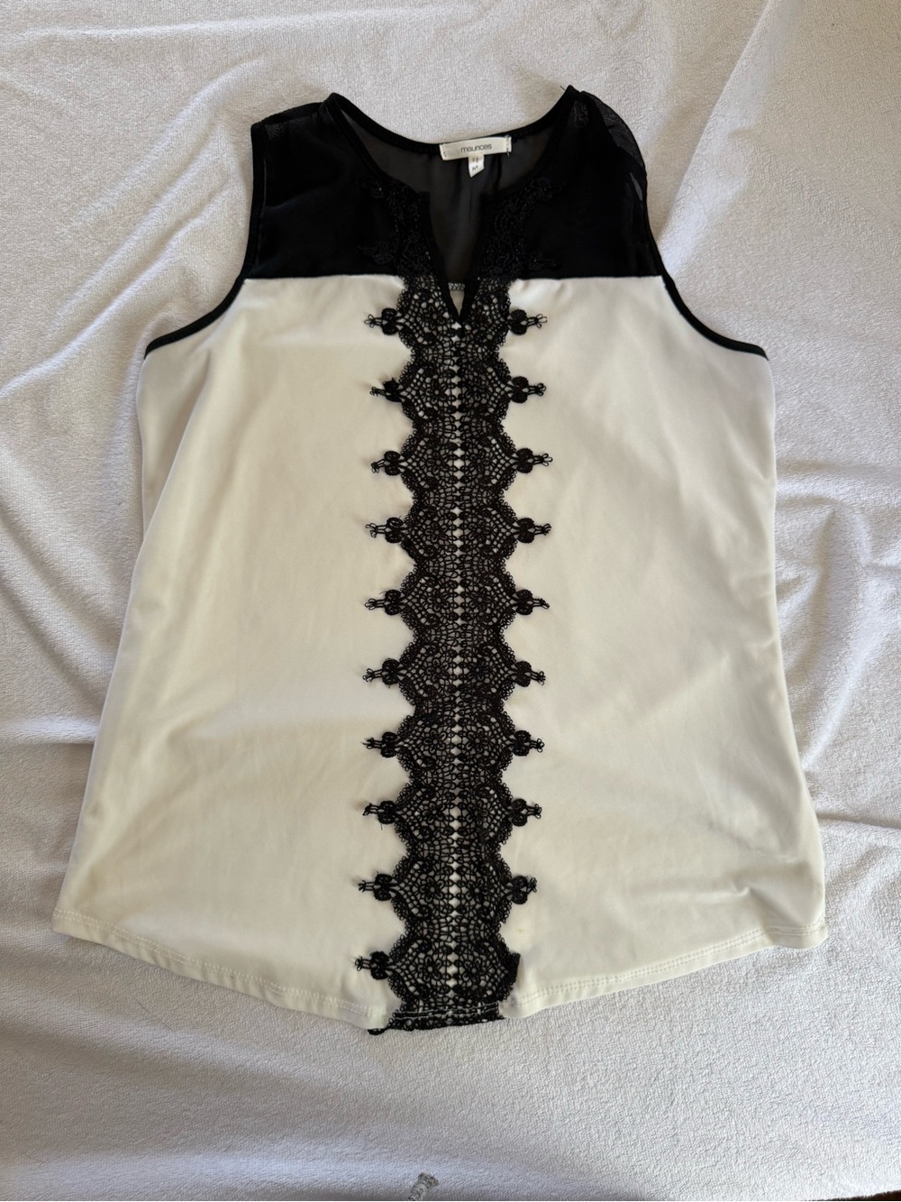 Black and White Lace-Trim Sleeveless V-Neck Camisole